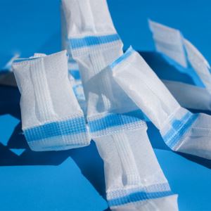 Pakkimine silikageeli kottide pakendamise kastmist